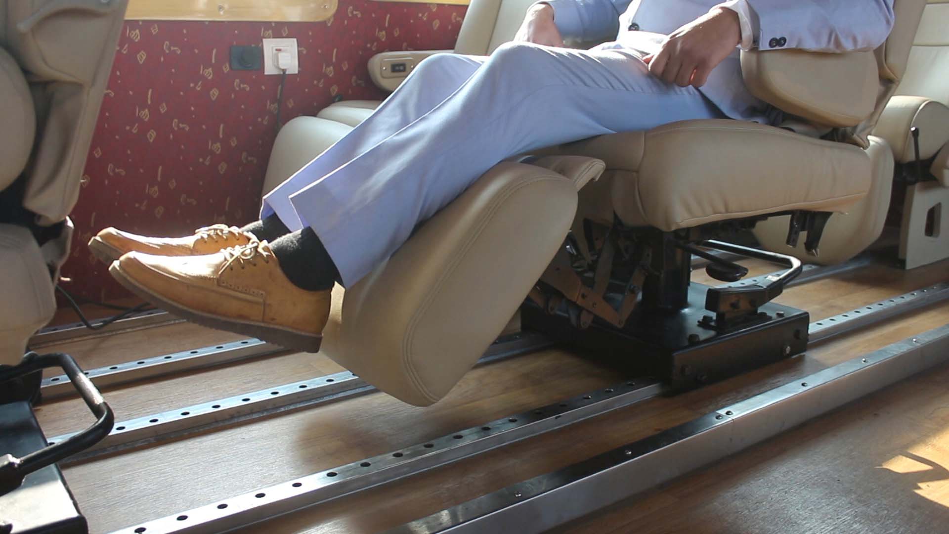 Thigh rest