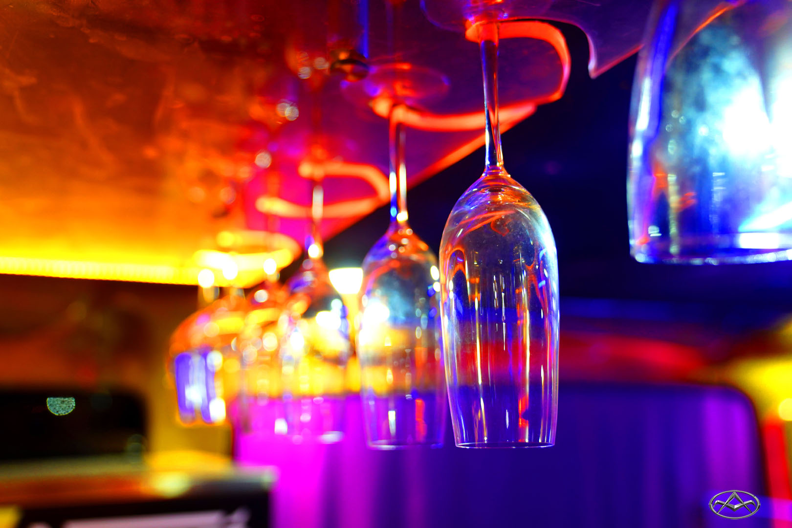 wine glass dispensar.